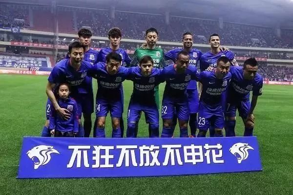 汪涵老婆杨乐乐带儿子参加马术比赛 11岁的沐沐侧脸像爸爸