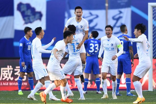 美国演员约翰尼-德普现场观看博卡比赛，并与里克尔梅合影