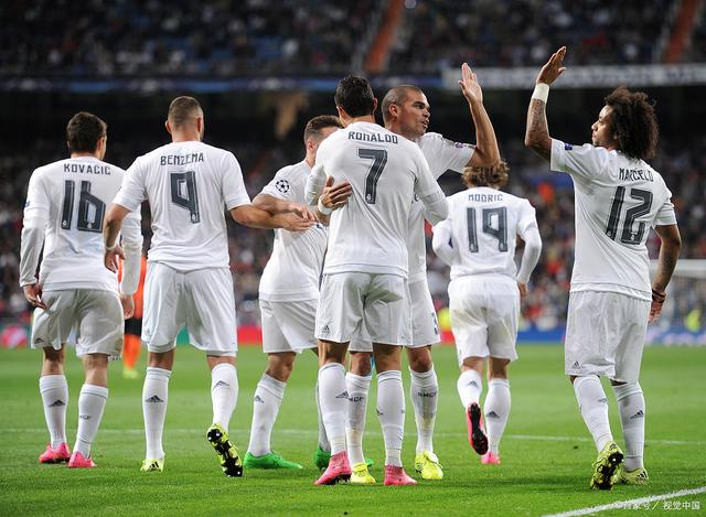 年薪2亿年薪，转会费将超过5300万！沙特不放弃萨拉赫，新月最可能出手