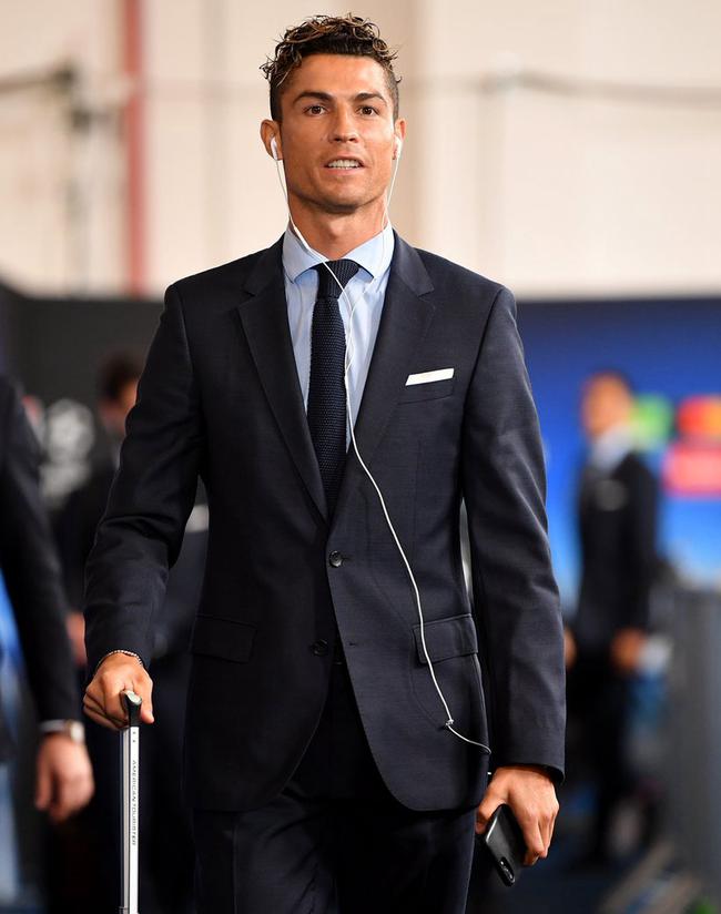 中后卫超长奔袭破门，帅炸了