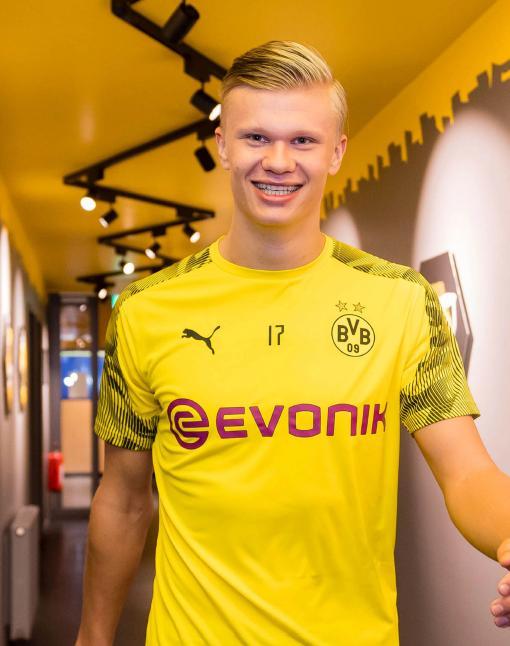 全设备体育新闻与互动界面